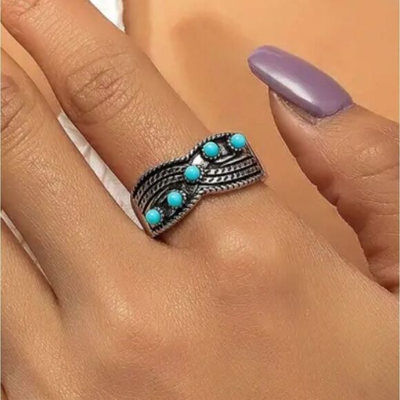 Unisex statement ring sz 9 - Picture 1 of 4